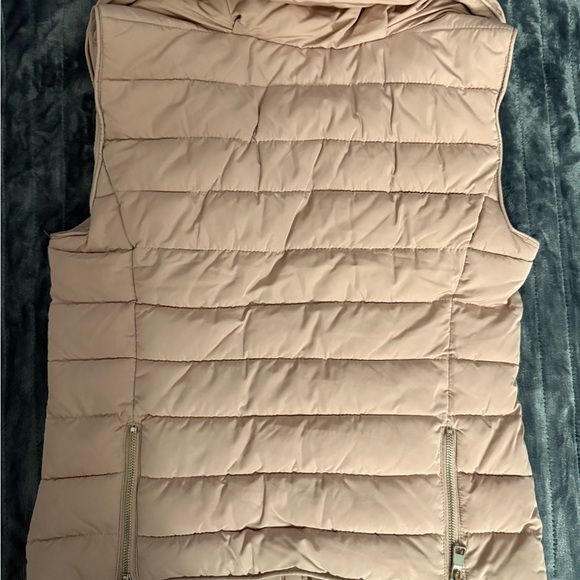 Zara Pink Quilted Puffer Vest with Dark Faux-Fur Collar - Picture 4 of 9